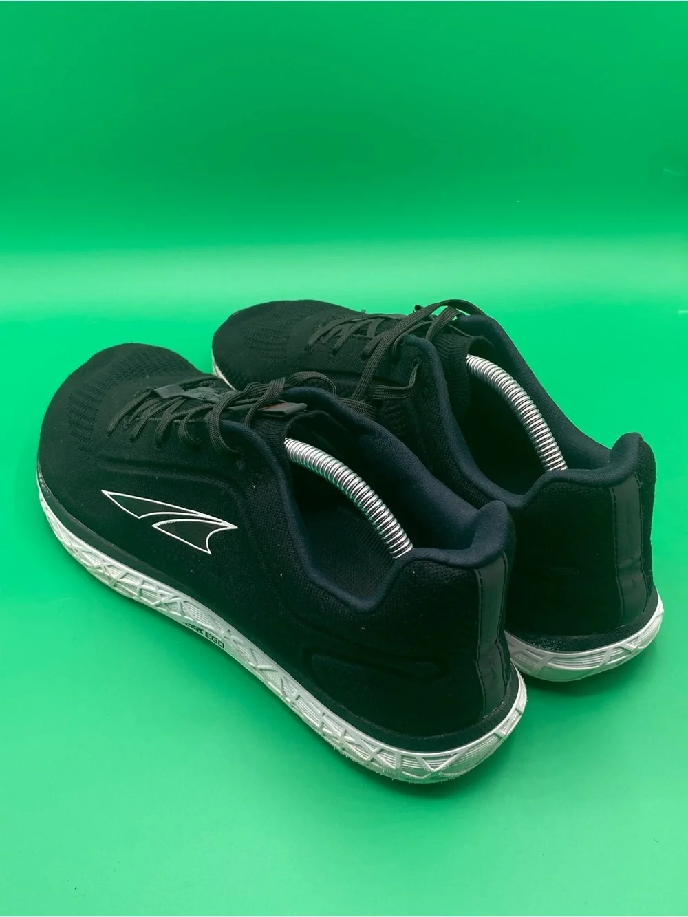 Altra Escalante 2.5 running shoes in black